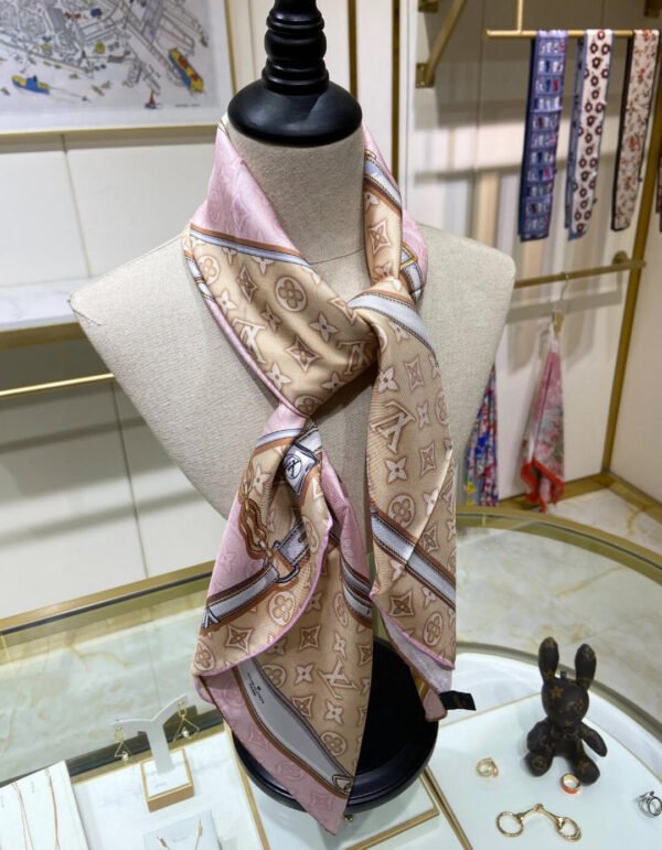 570784 Louis Vuitton Square 90 Silk Scarves