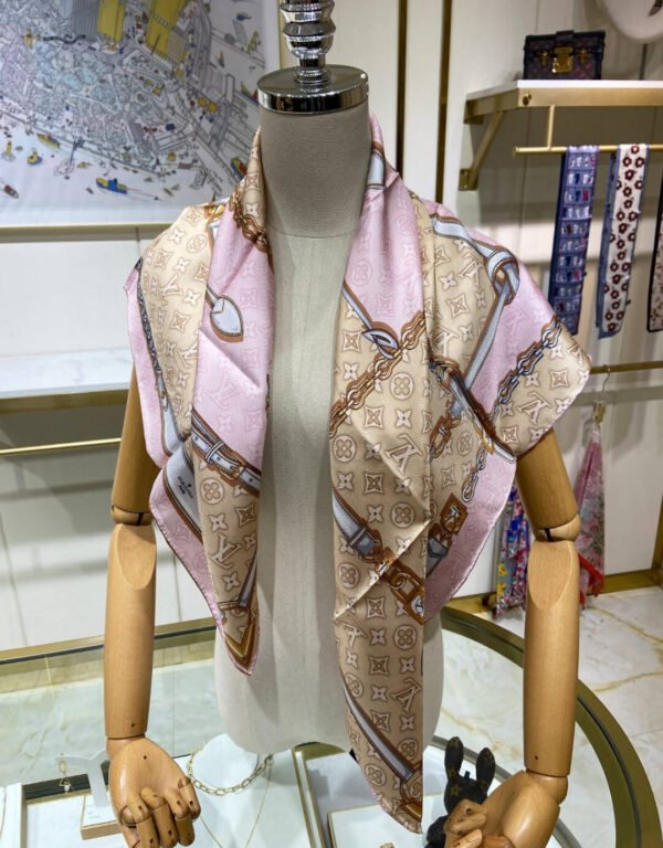 570784 Louis Vuitton Square 90 Silk Scarves