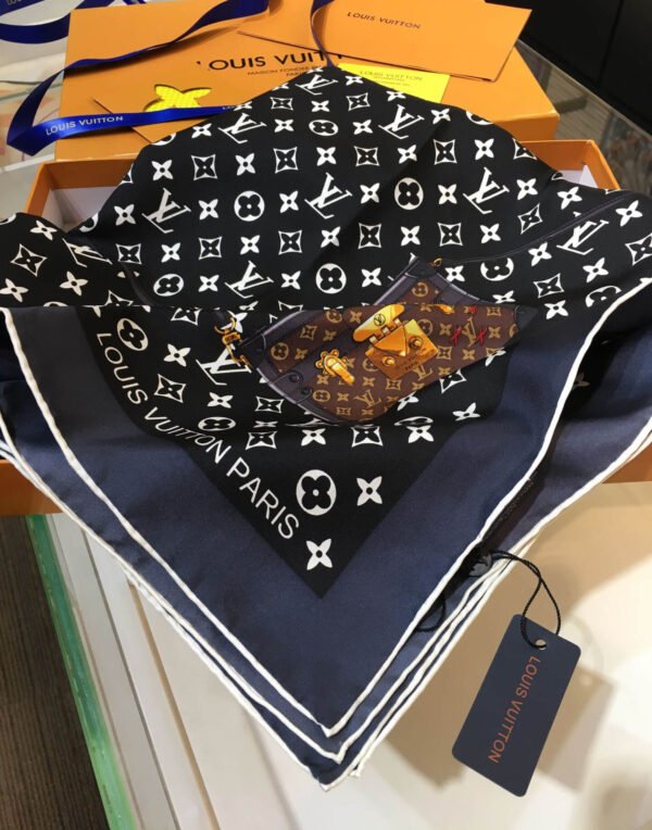 570769 Louis Vuitton Square 90 Silk Scarves