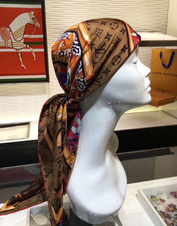 570771 Louis Vuitton Square 90 Silk Scarves