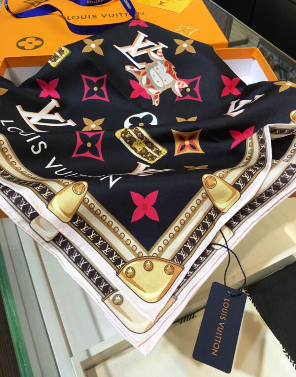 570821 Louis Vuitton Square 90 Silk Scarves