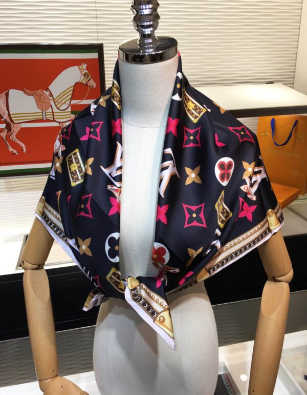 570821 Louis Vuitton Square 90 Silk Scarves