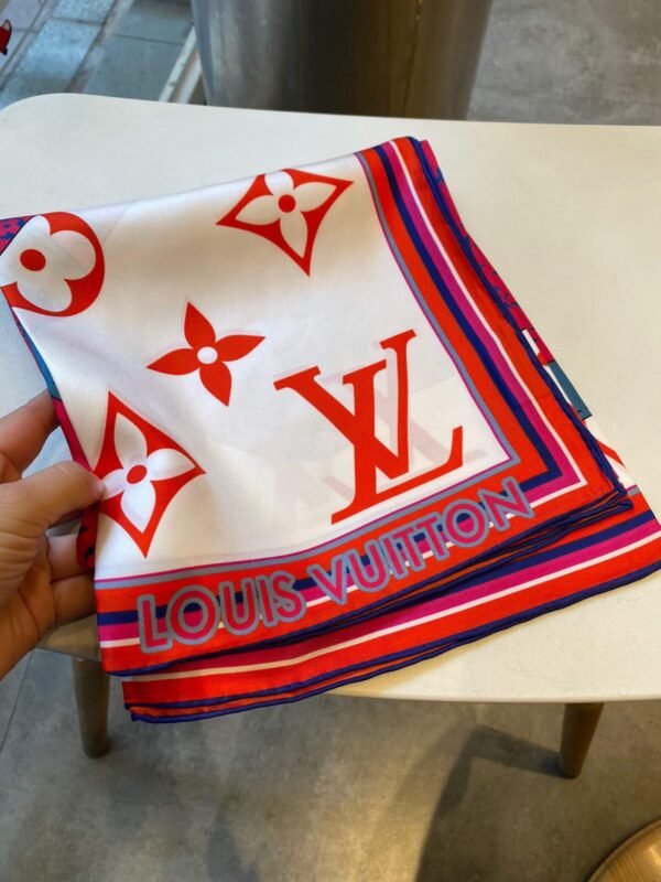 570759 Louis Vuitton Square 90 Silk Scarves