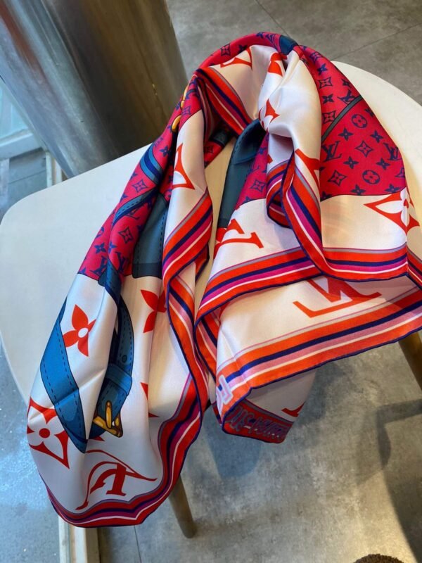 570759 Louis Vuitton Square 90 Silk Scarves