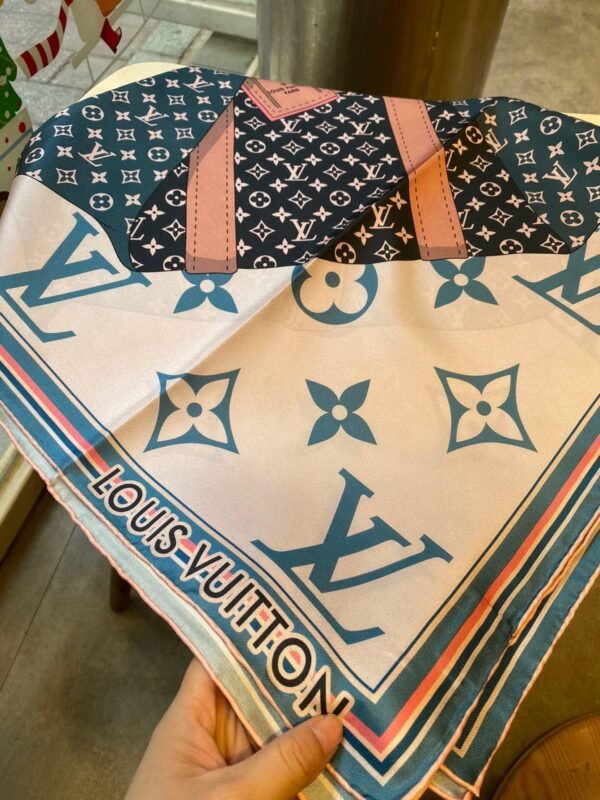 570758 Louis Vuitton Square 90 Silk Scarves