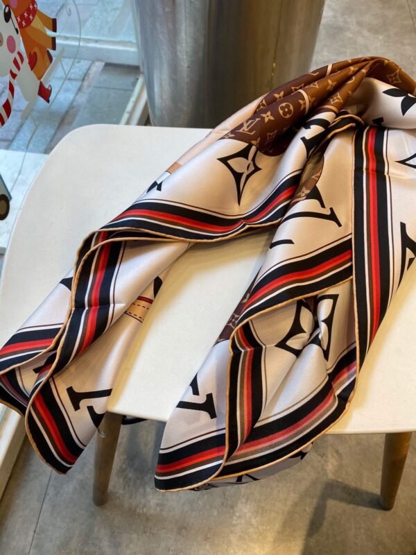 570757 Louis Vuitton Square 90 Silk Scarves