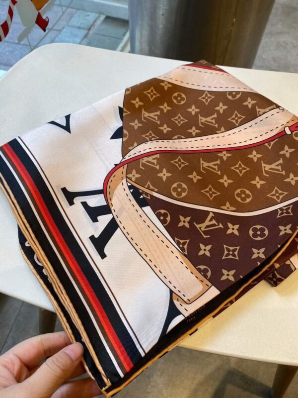 570757 Louis Vuitton Square 90 Silk Scarves