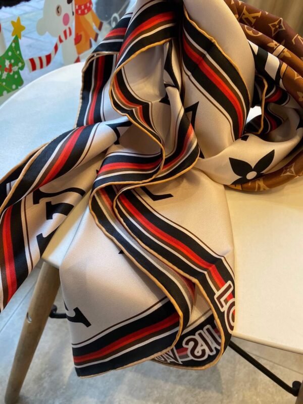 570757 Louis Vuitton Square 90 Silk Scarves