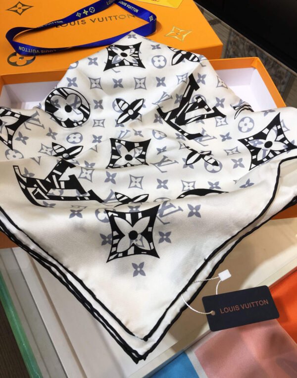 570766 Louis Vuitton Square 90 Silk Scarves