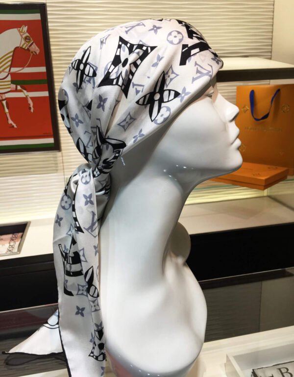 570766 Louis Vuitton Square 90 Silk Scarves