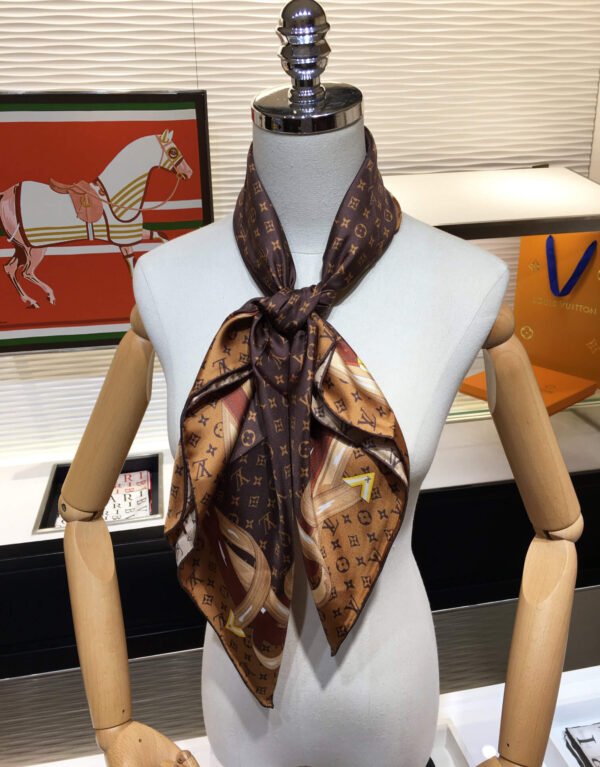 570824 Louis Vuitton Square 90 Silk Scarves