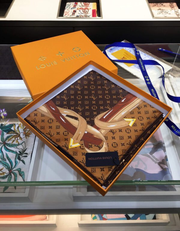 570824 Louis Vuitton Square 90 Silk Scarves