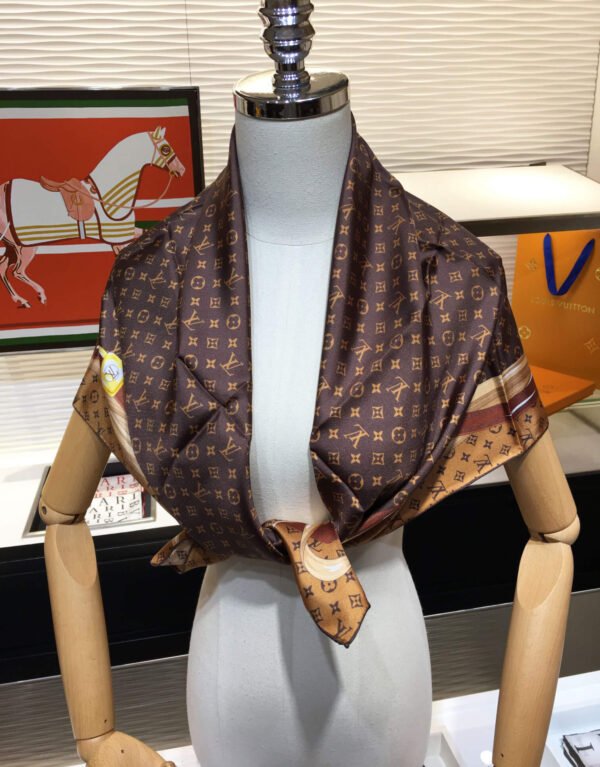 570824 Louis Vuitton Square 90 Silk Scarves