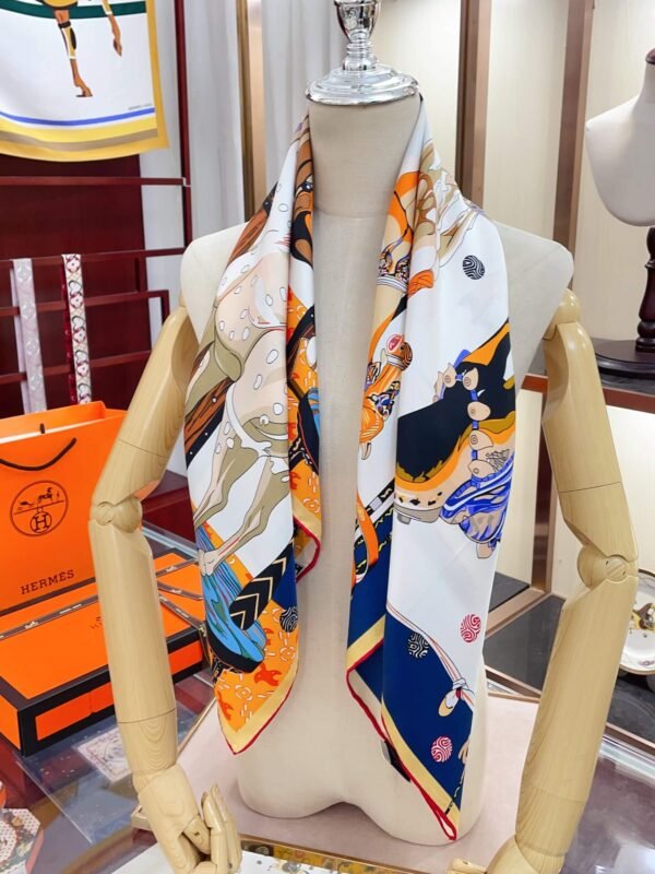 570815 Hermès Square 90 Silk Scarves