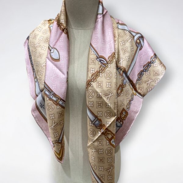 570784 Louis Vuitton Square 90 Silk Scarves