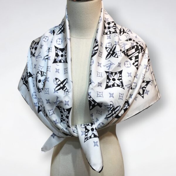 570766 Louis Vuitton Square 90 Silk Scarves