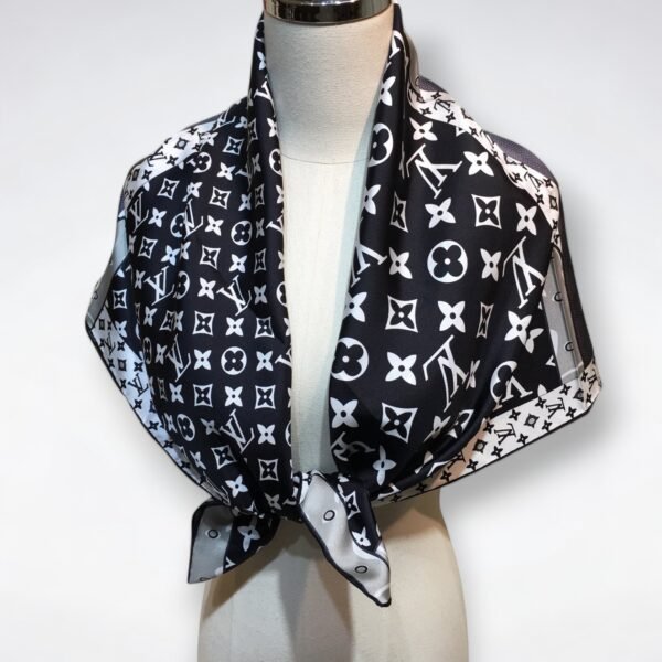 570768 Louis Vuitton Square 90 Silk Scarves