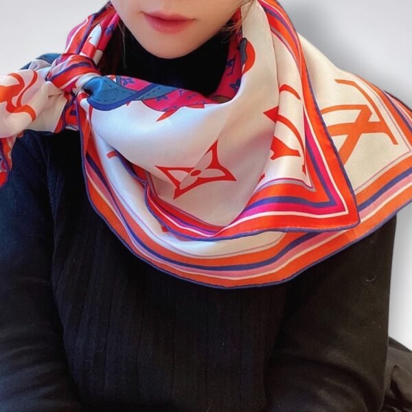 570759 Louis Vuitton Square 90 Silk Scarves